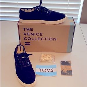 Toms Canvas Sneaker/Deck Shoe